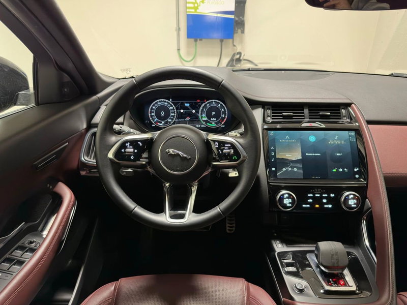 Jaguar E-Pace usata a Milano (16)