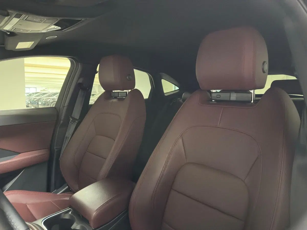 Jaguar E-Pace usata a Milano (17)