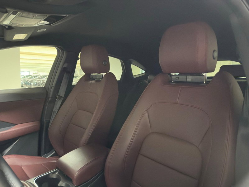 Jaguar E-Pace usata a Milano (17)