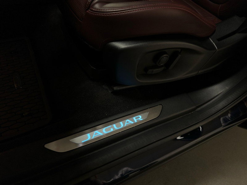 Jaguar E-Pace usata a Milano (18)