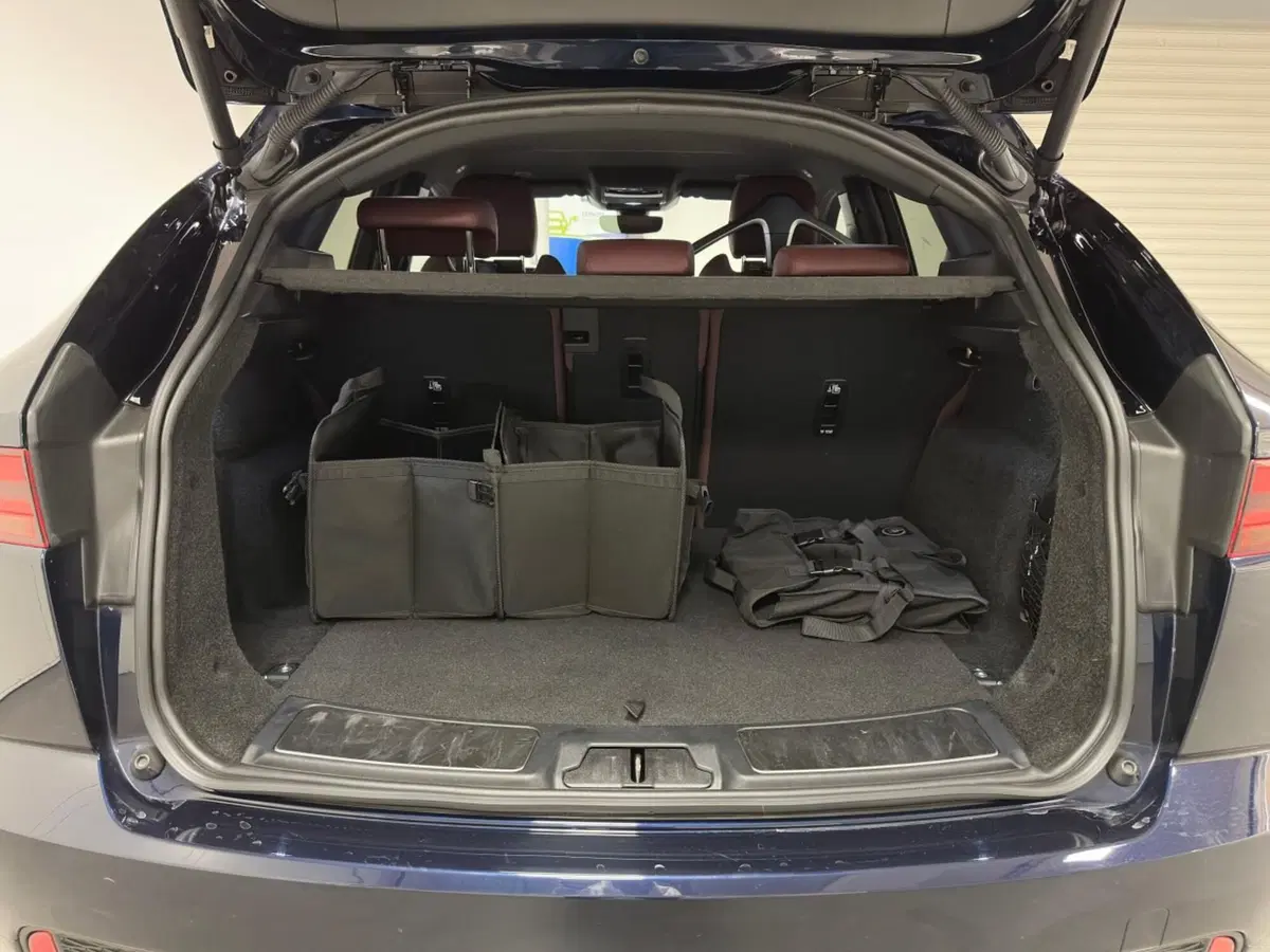 Jaguar E-Pace usata a Milano (19)