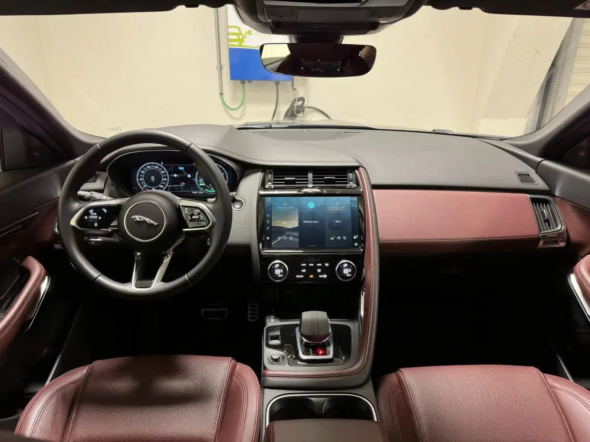 Jaguar E-Pace usata a Milano (4)