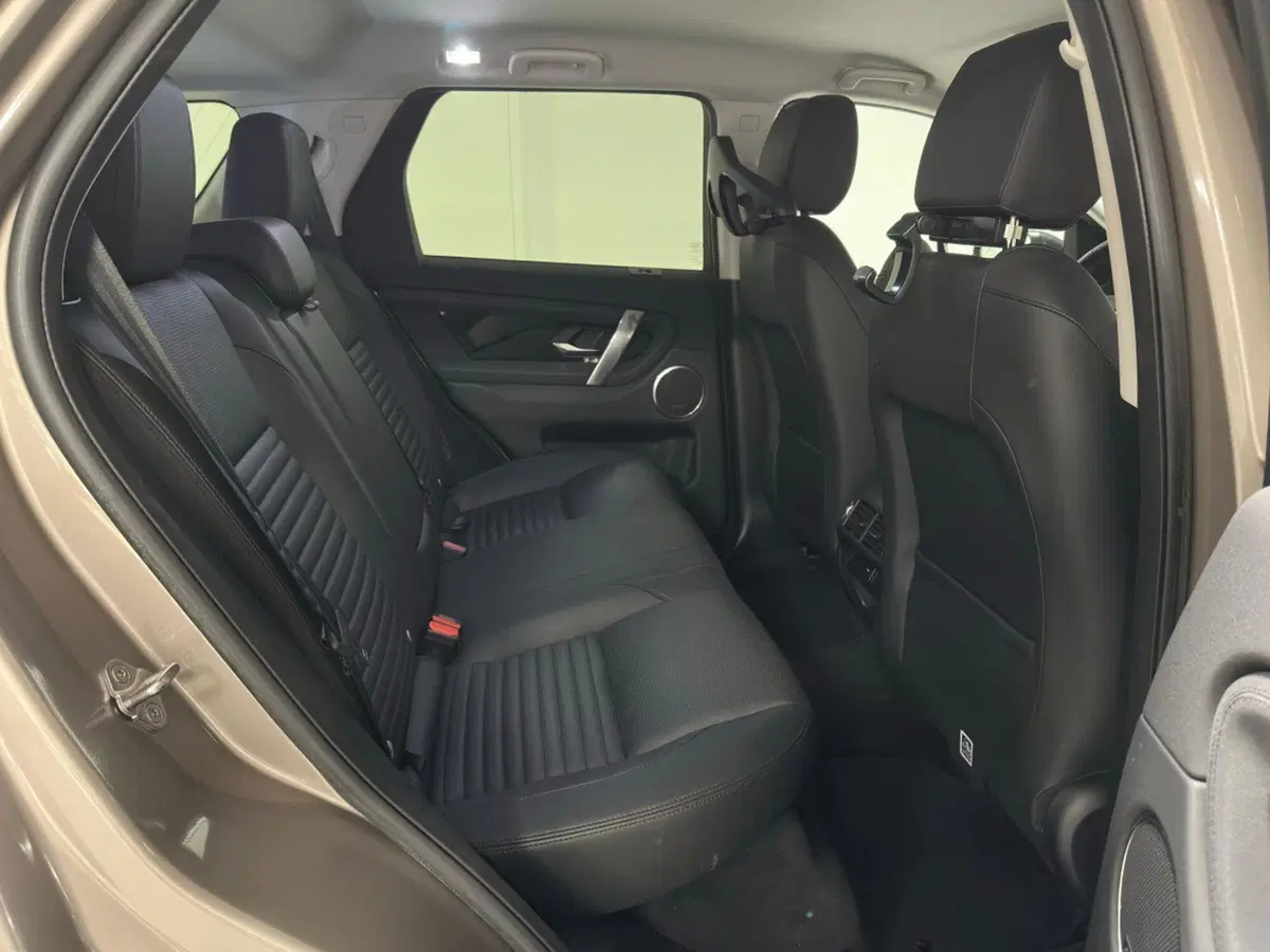 Land Rover Discovery Sport usata a Milano (5)