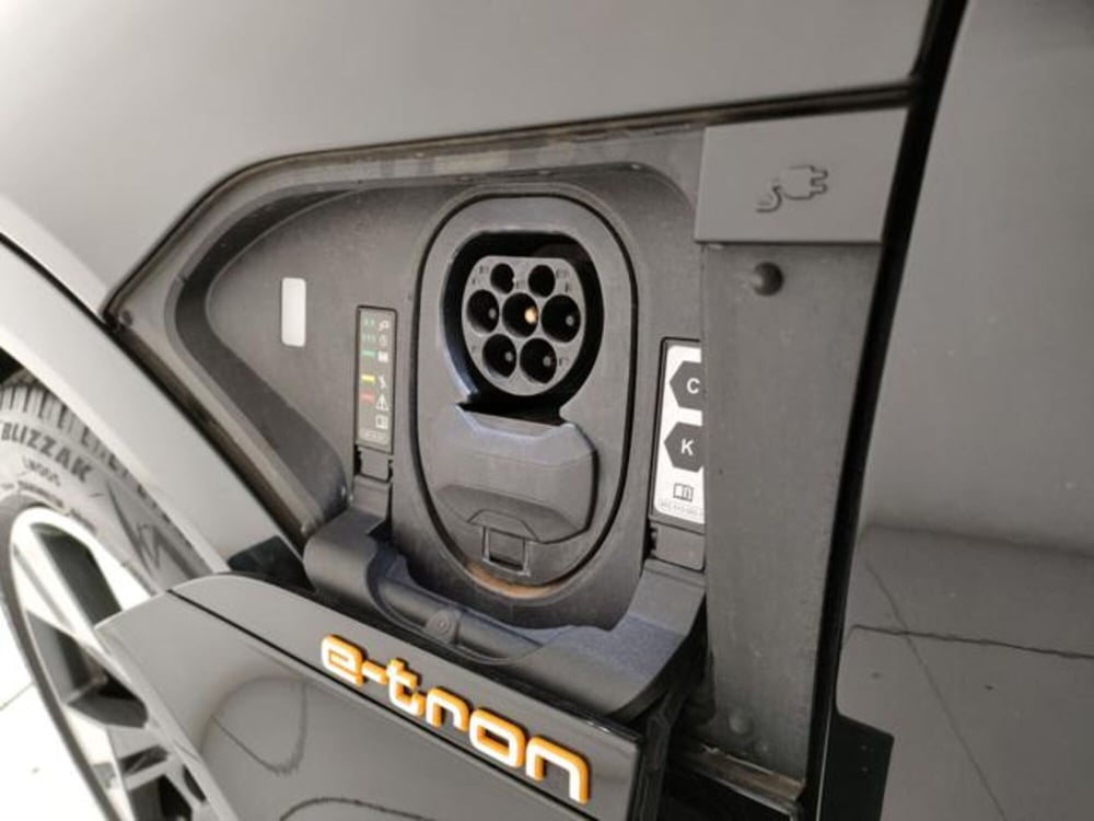 Audi e-tron Sportback usata a Modena (10)
