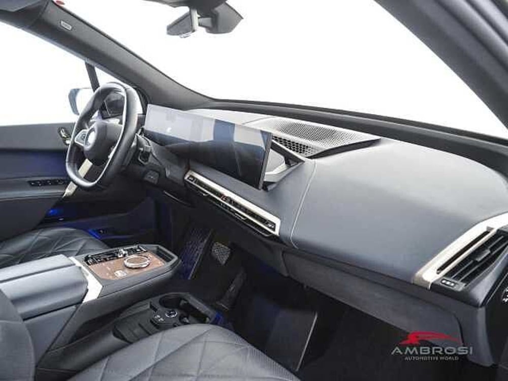 BMW iX usata a Viterbo (12)