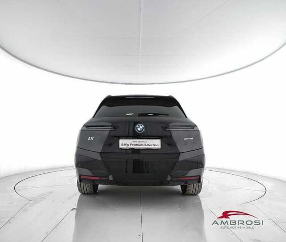 BMW iX usata a Viterbo (6)