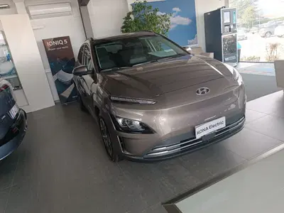 Hyundai Kona 64,8 kWh Exclusive nuova a Latina
