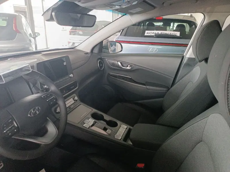 Hyundai Kona nuova a Latina (12)