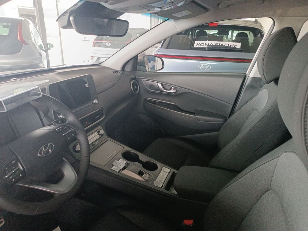 Hyundai Kona nuova a Latina (12)