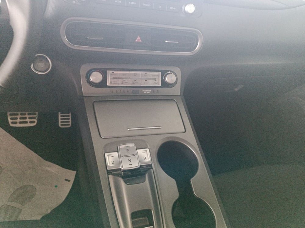 Hyundai Kona nuova a Latina (13)