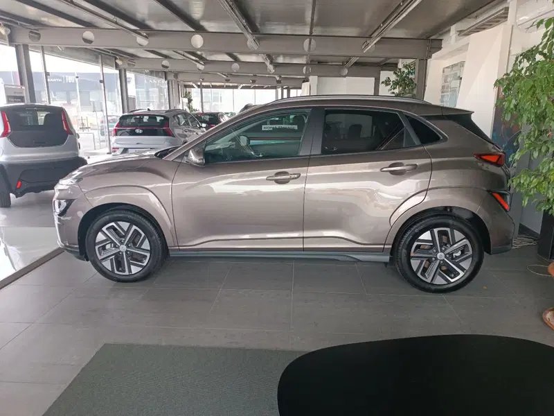 Hyundai Kona nuova a Latina (2)