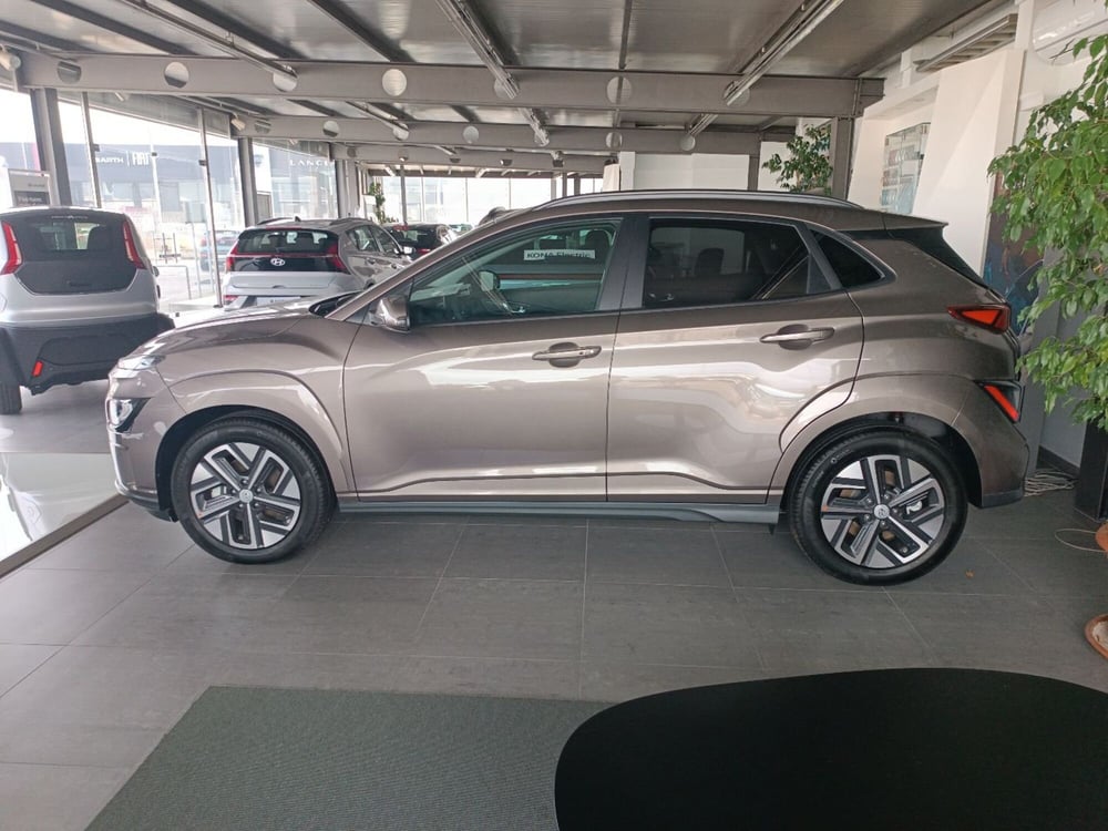 Hyundai Kona nuova a Latina (2)