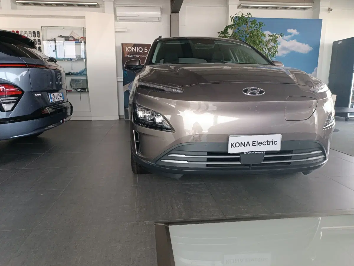 Hyundai Kona nuova a Latina (8)