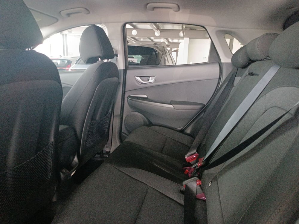 Hyundai Kona nuova a Latina (9)