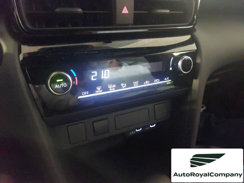 Toyota Yaris Cross nuova a Roma (13)