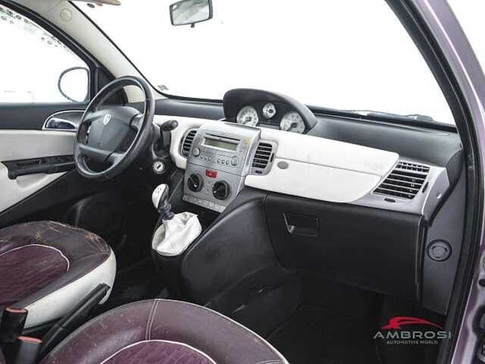 Lancia Ypsilon usata a Viterbo (12)