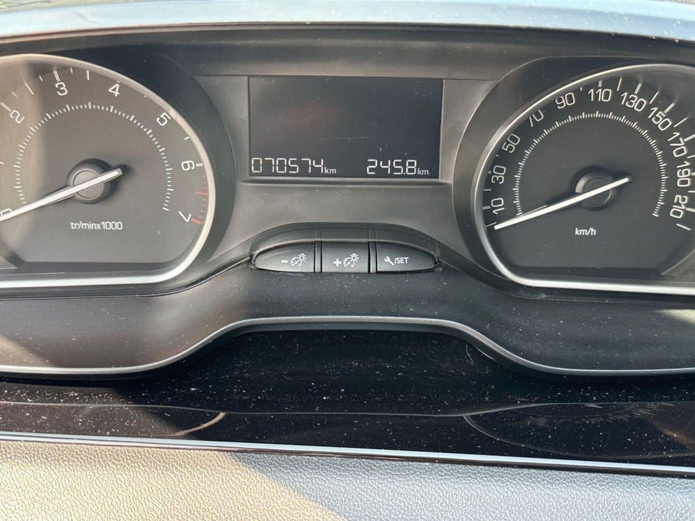 Peugeot 208 usata a Udine (8)