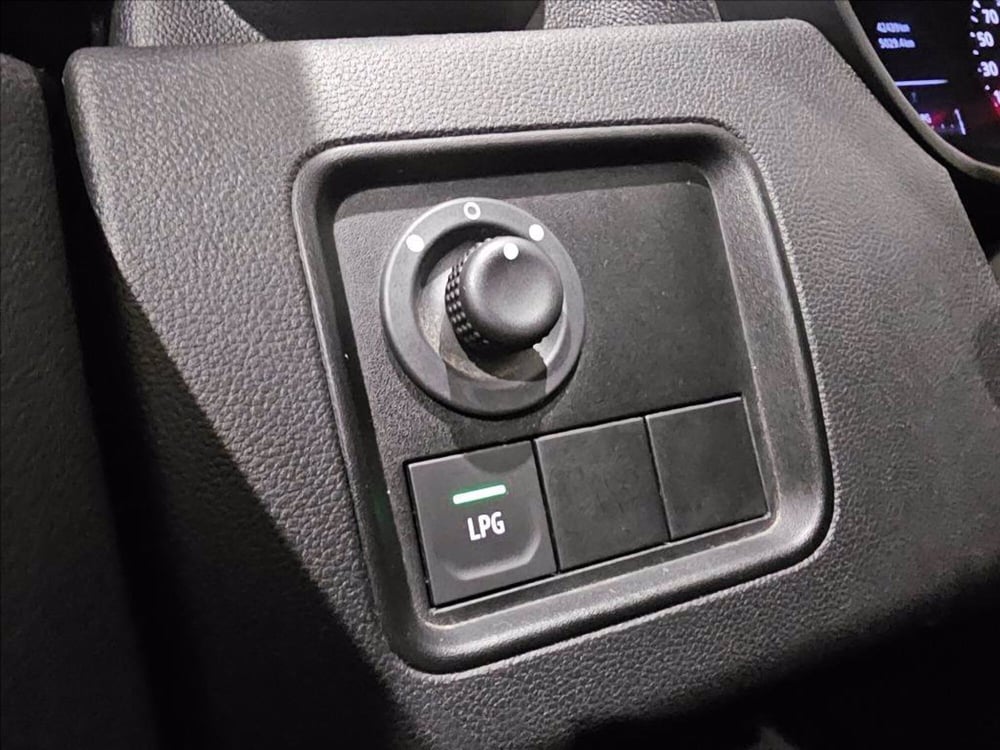 Dacia Duster usata a Palermo (19)