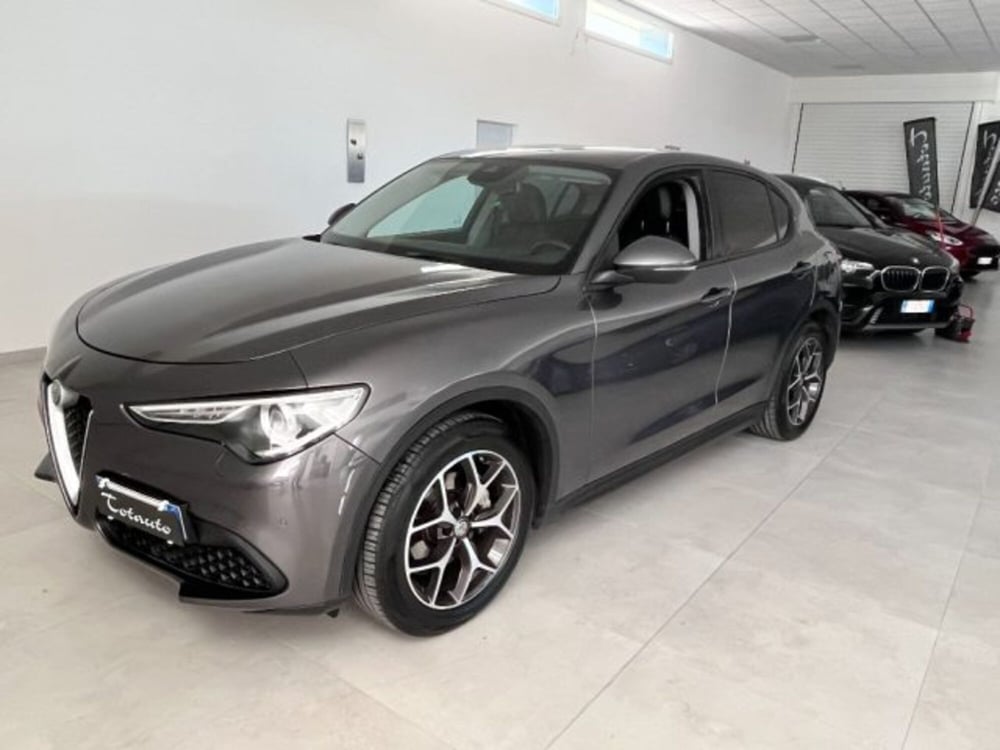 Alfa Romeo Stelvio usata a Oristano (3)