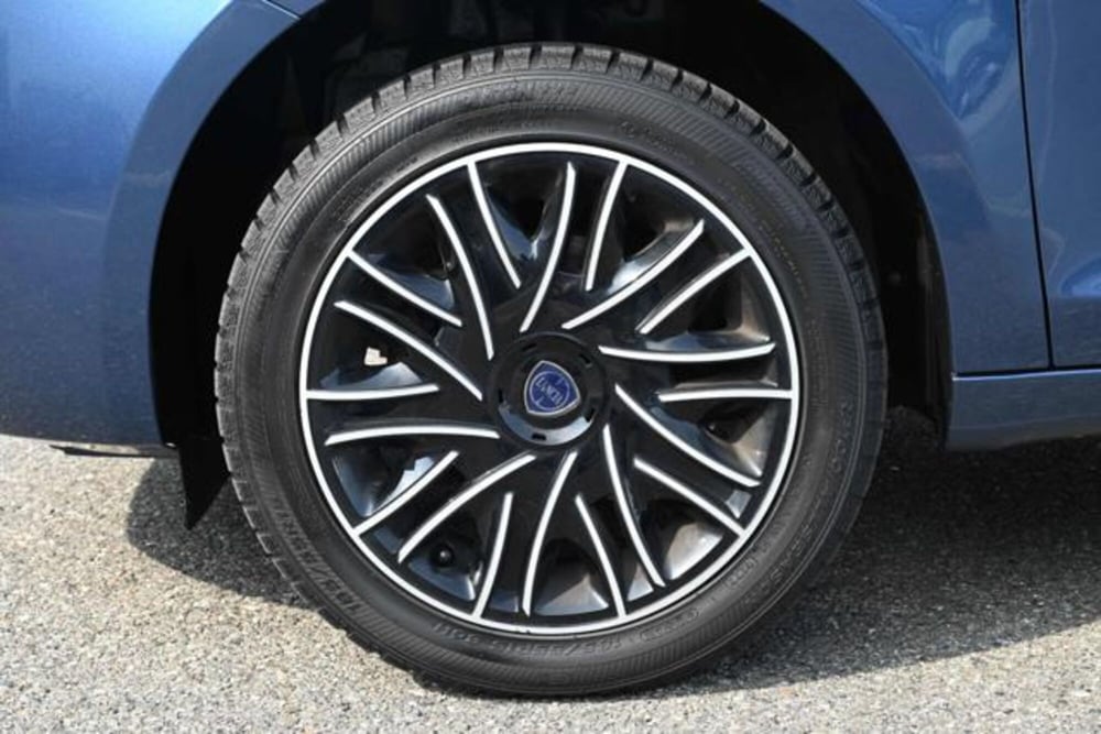 Lancia Ypsilon usata a Torino (10)
