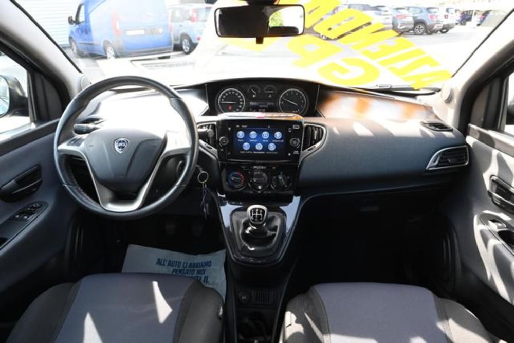 Lancia Ypsilon usata a Torino (11)
