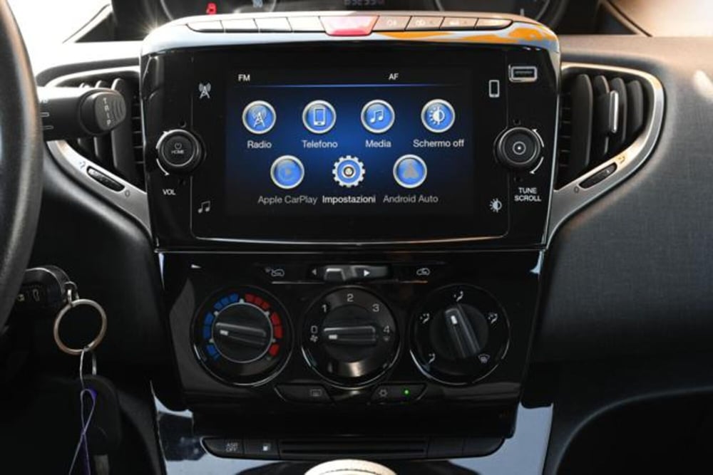 Lancia Ypsilon usata a Torino (19)