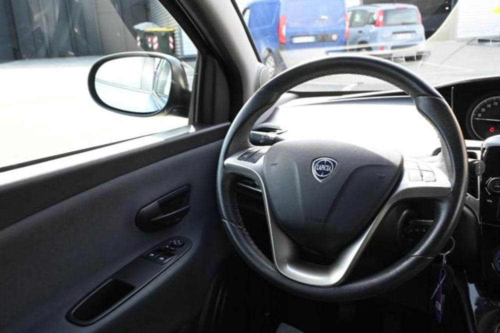 Lancia Ypsilon usata a Torino (20)