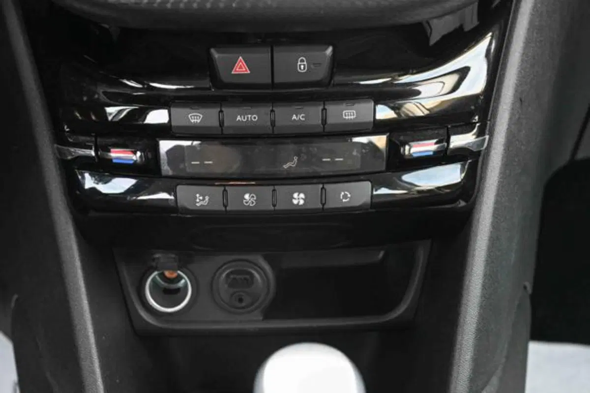 Peugeot 208 usata a Torino (18)