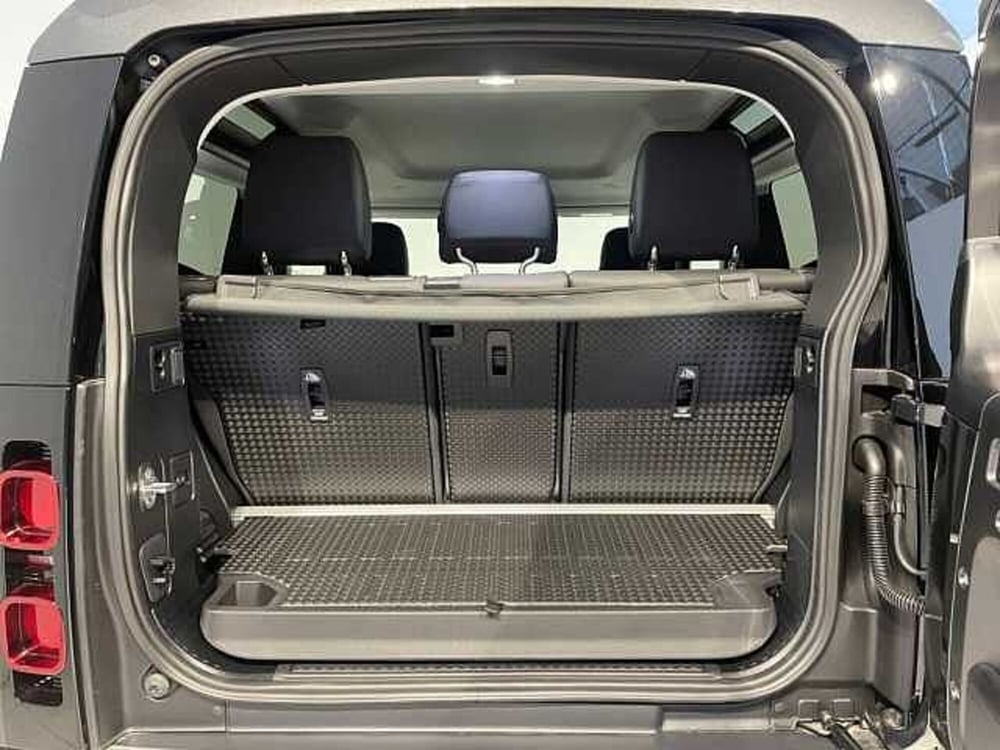 Land Rover Defender nuova a Ravenna (10)