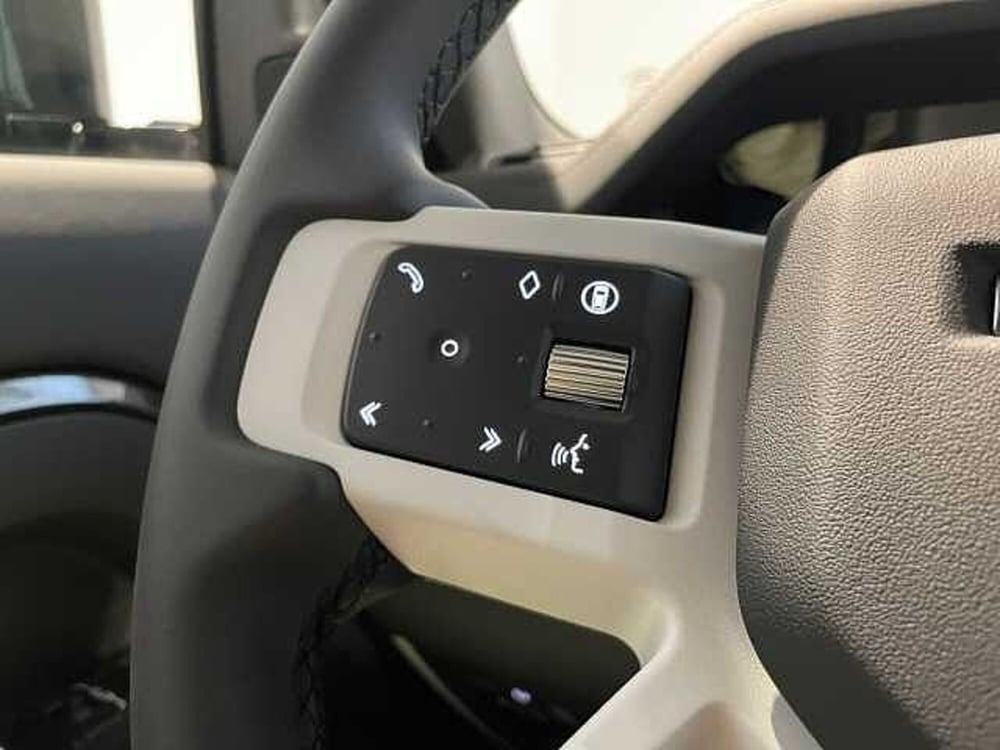 Land Rover Defender nuova a Ravenna (17)
