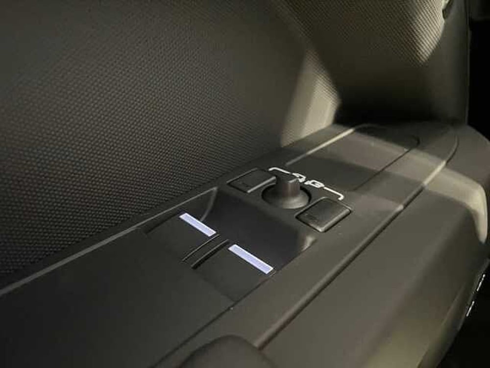 Land Rover Defender nuova a Ravenna (18)