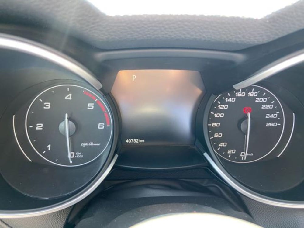 Alfa Romeo Stelvio usata a Firenze (10)