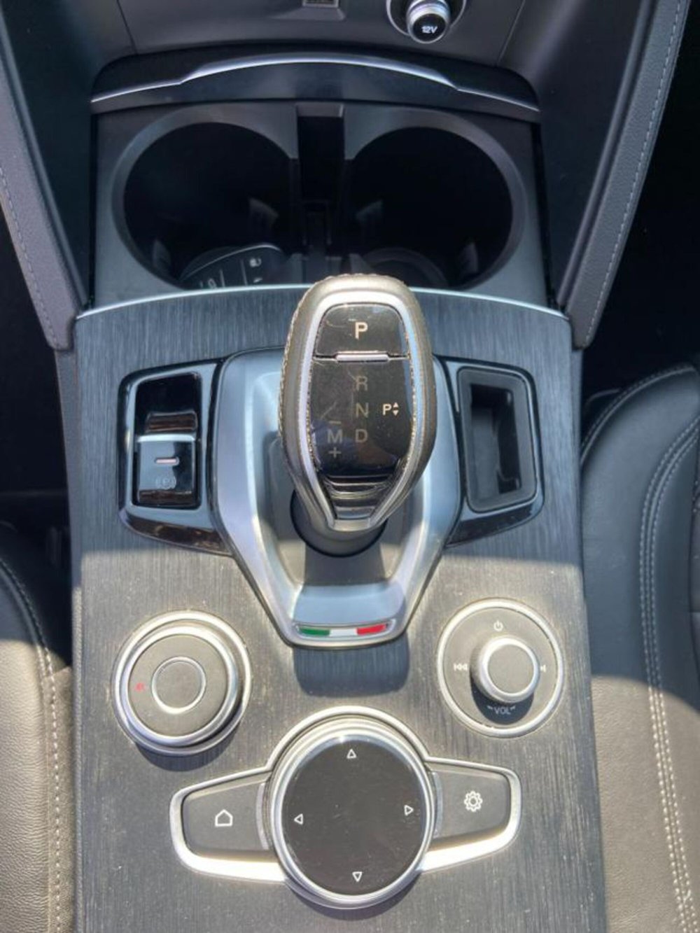 Alfa Romeo Stelvio usata a Firenze (14)
