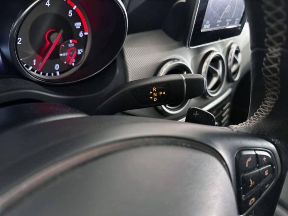 Mercedes-Benz GLA SUV usata a Modena (9)
