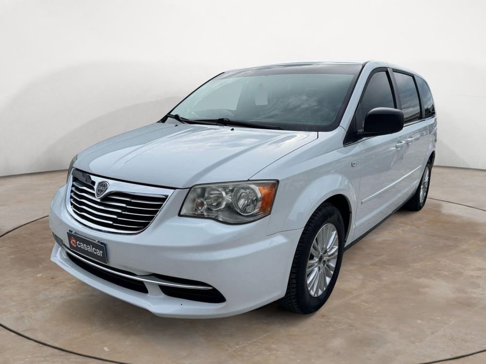 Lancia Voyager usata a Salerno