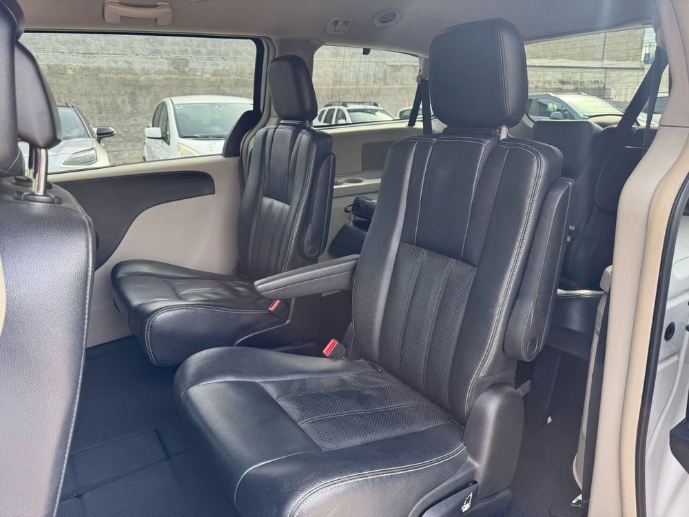 Lancia Voyager usata a Salerno (17)
