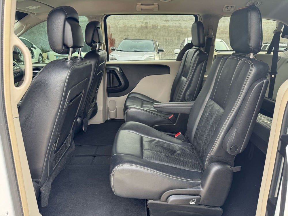 Lancia Voyager usata a Salerno (18)