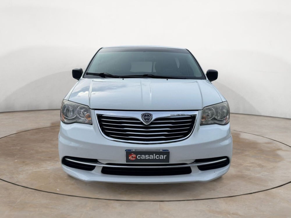 Lancia Voyager usata a Salerno (2)