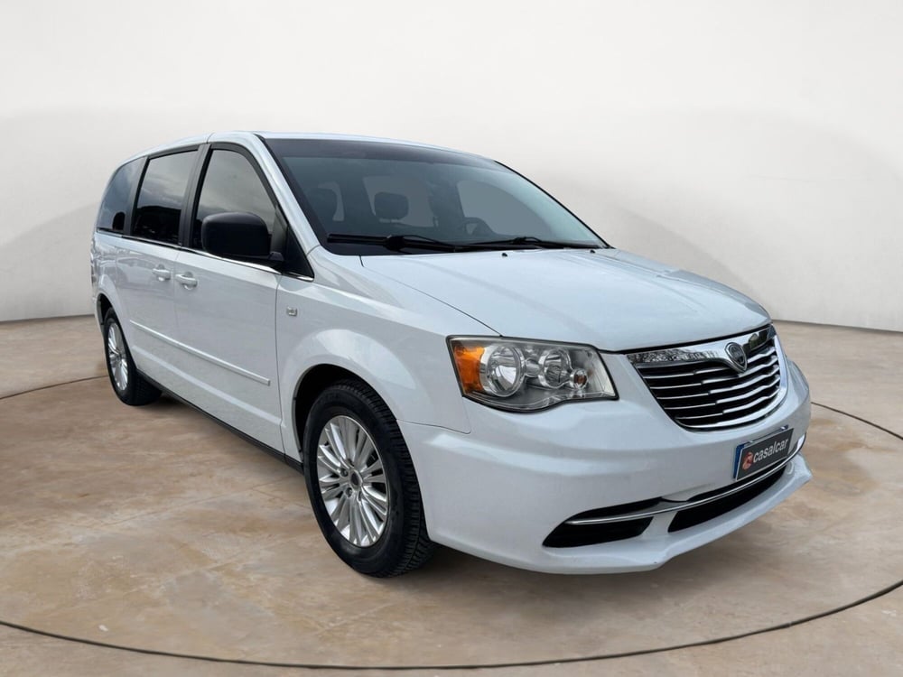 Lancia Voyager usata a Salerno (3)
