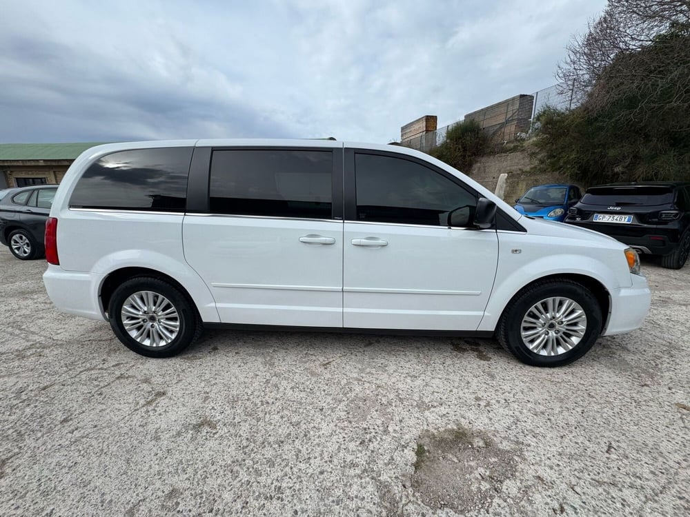 Lancia Voyager usata a Salerno (5)