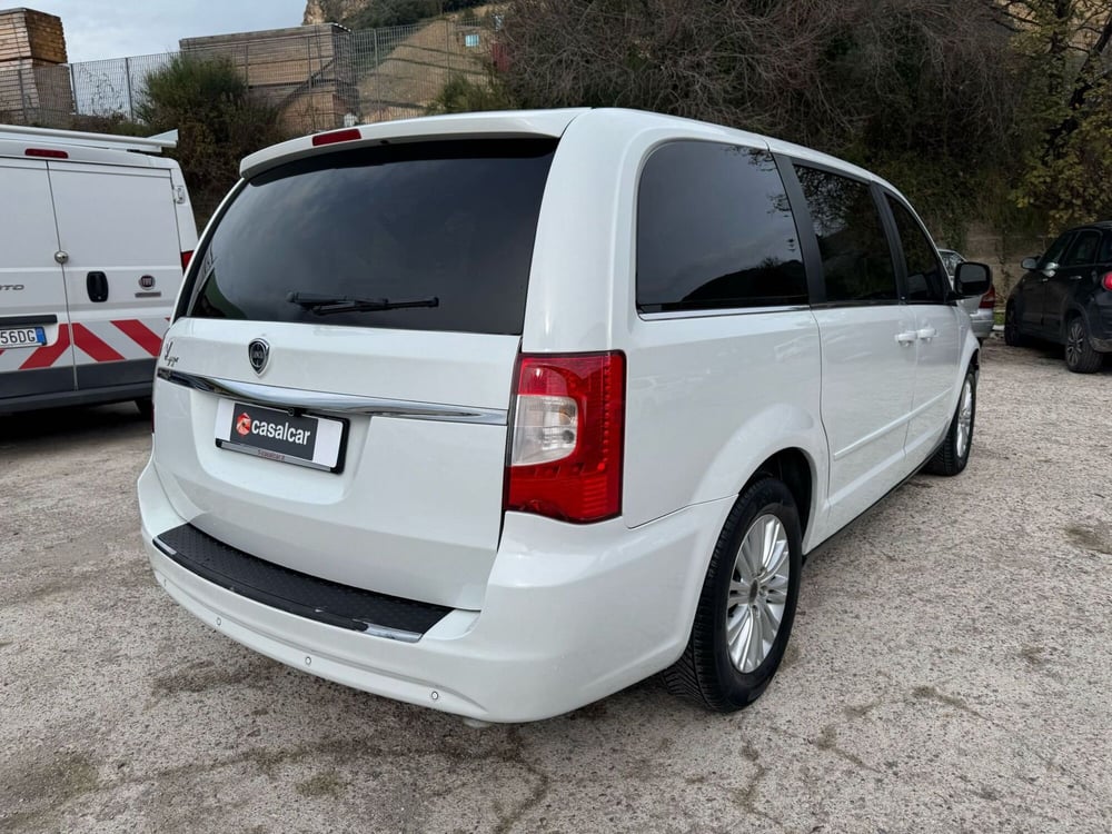 Lancia Voyager usata a Salerno (8)