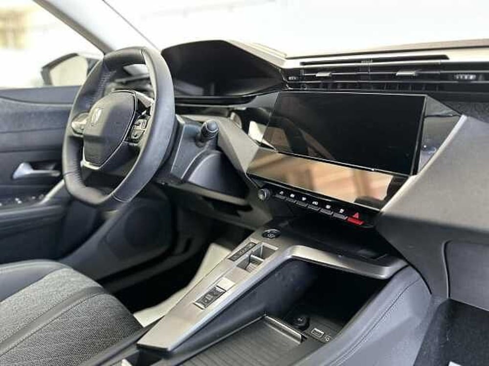 Peugeot 408 nuova a Venezia (14)