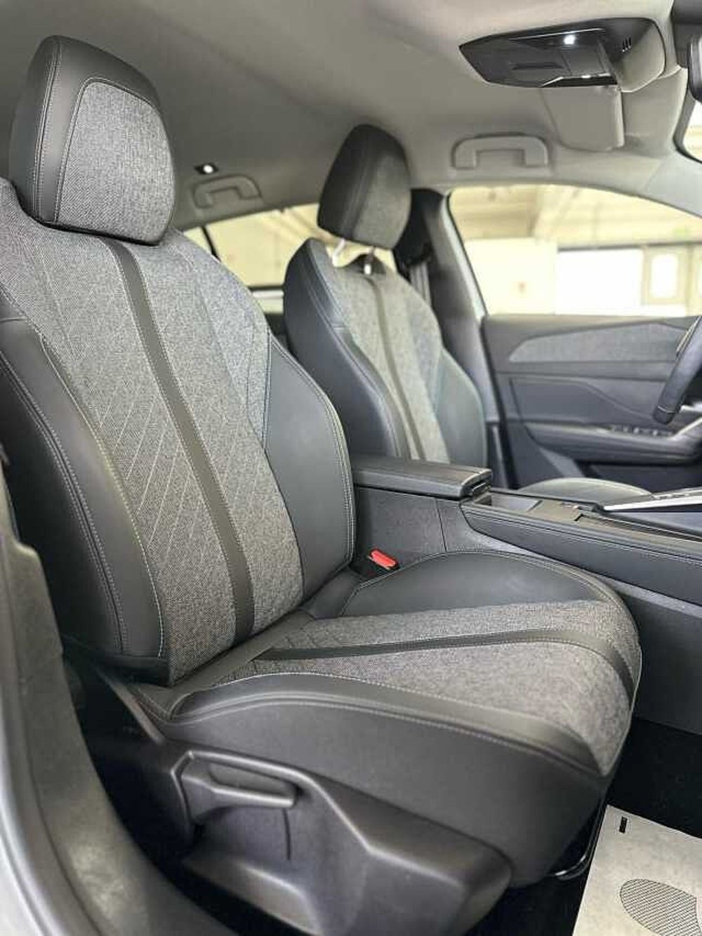 Peugeot 408 nuova a Venezia (15)