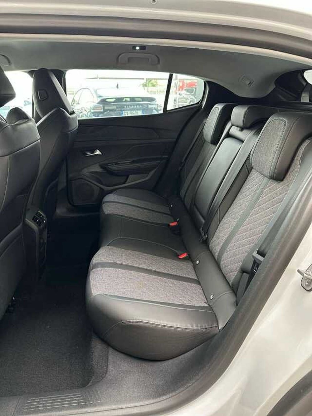 Peugeot 408 nuova a Venezia (16)