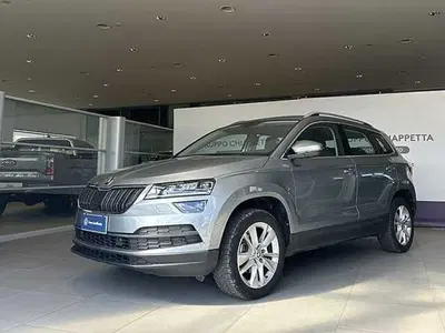 Skoda Karoq 1.0 TSI 110 CV Executive del 2021 usata a Rende