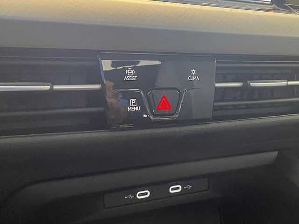 Volkswagen Golf nuova a Cosenza (12)