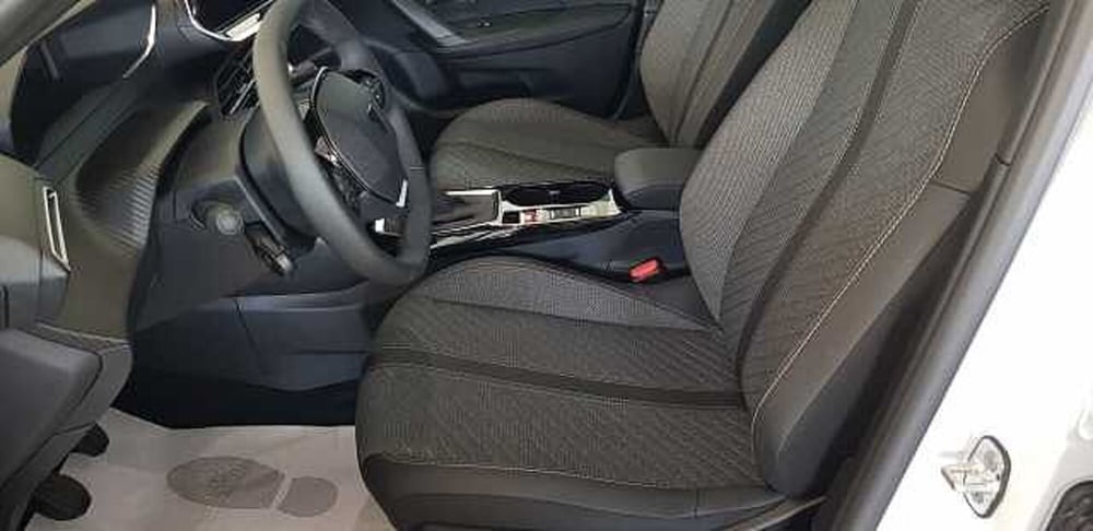 Peugeot 2008 nuova a Pordenone (17)
