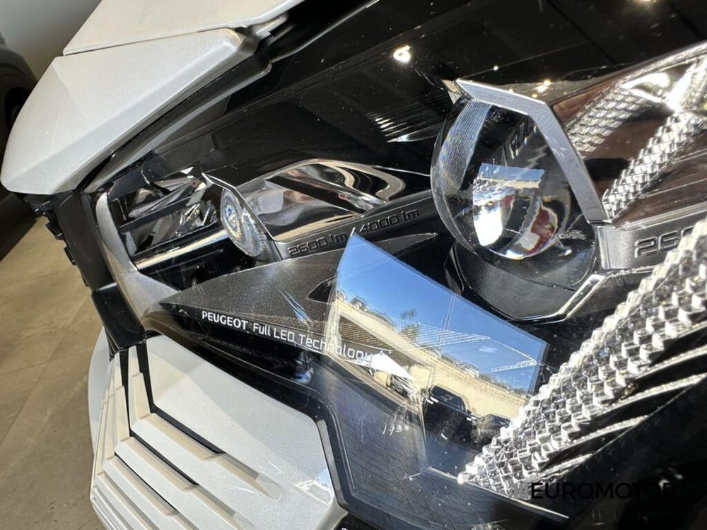 Peugeot 5008 usata a Bari (10)