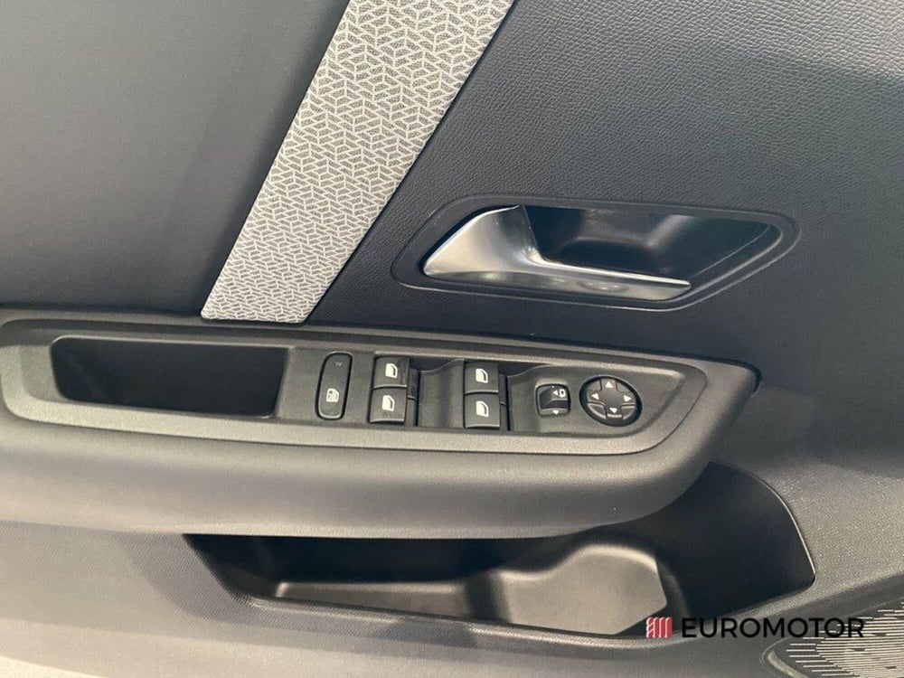 Citroen C4 X nuova a Bari (13)