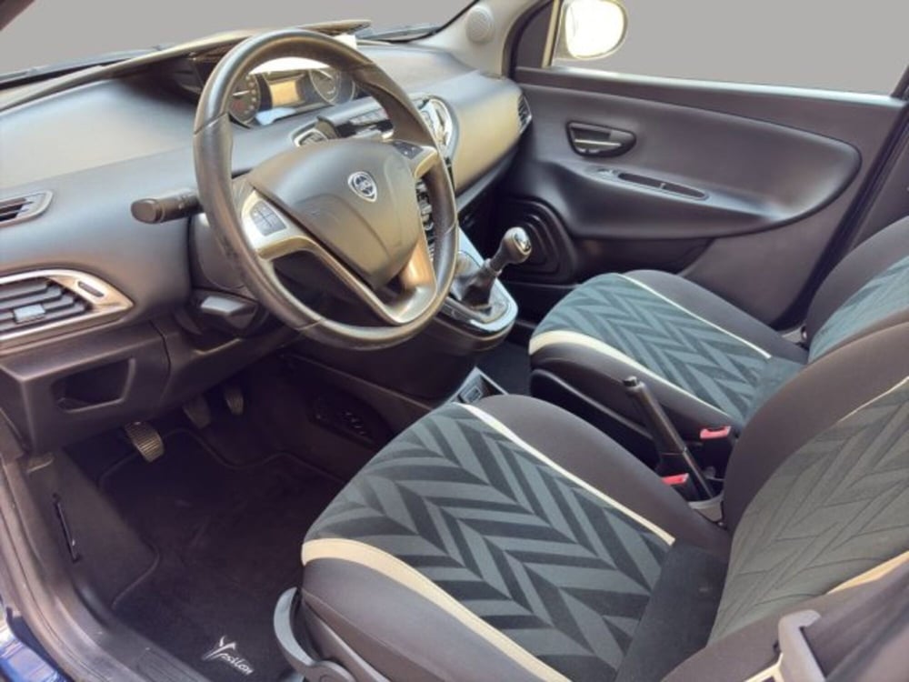 Lancia Ypsilon usata a Perugia (10)